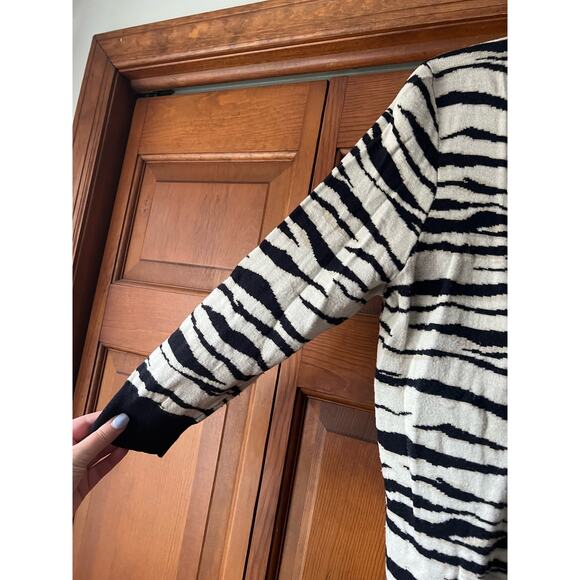 Ann Taylor Women's Animal Print Full Zip Cardigan Sweater Black White Size L - Picture 5 of 8